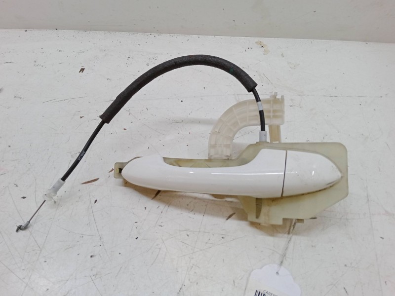 Recambio de maneta exterior puerta trasera izquierda para kia carens iv 1.7 crdi referencia OEM IAM   