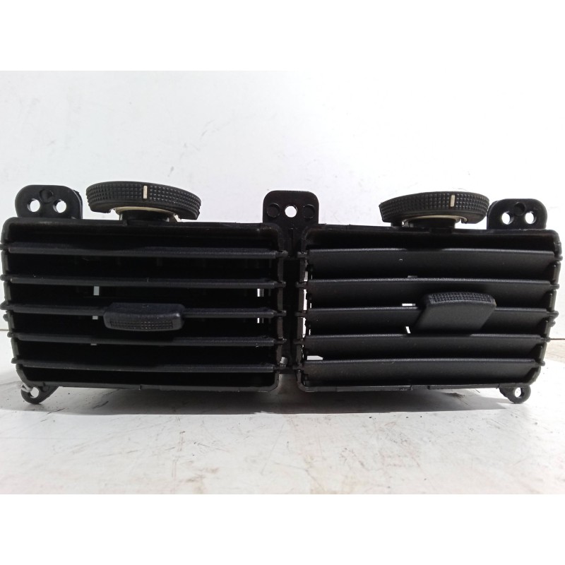 Recambio de aireador central para kia sportage ii (je_, km_) 2.0 crdi referencia OEM IAM KM84810A.80335148  