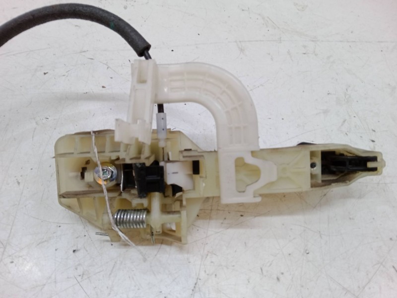 Recambio de maneta exterior puerta trasera izquierda para kia carens iv 1.7 crdi referencia OEM IAM   