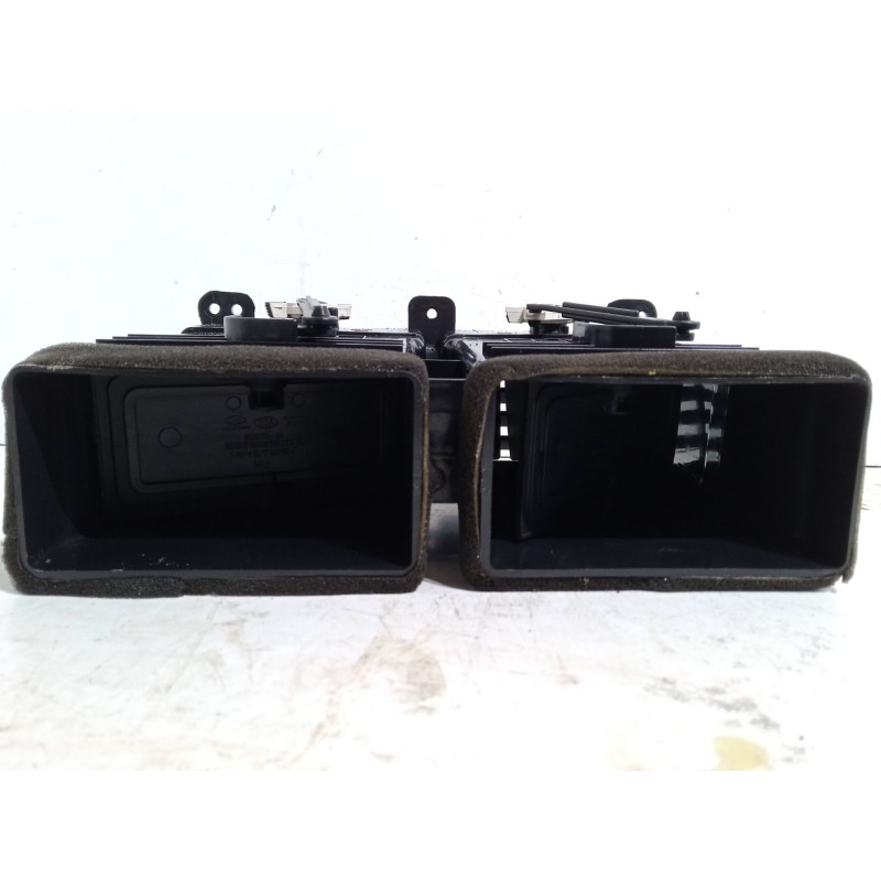 Recambio de aireador central para kia sportage ii (je_, km_) 2.0 crdi referencia OEM IAM KM84810A.80335148  