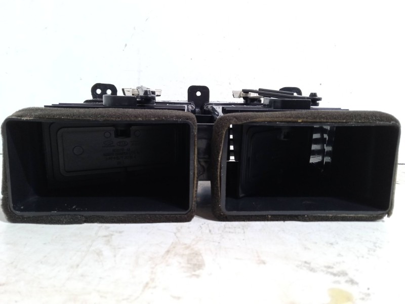 Recambio de aireador central para kia sportage ii (je_, km_) 2.0 crdi referencia OEM IAM KM84810A.80335148  