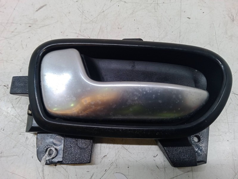 Recambio de maneta interior puerta delantera izquierda para kia carens iv 1.7 crdi referencia OEM IAM   