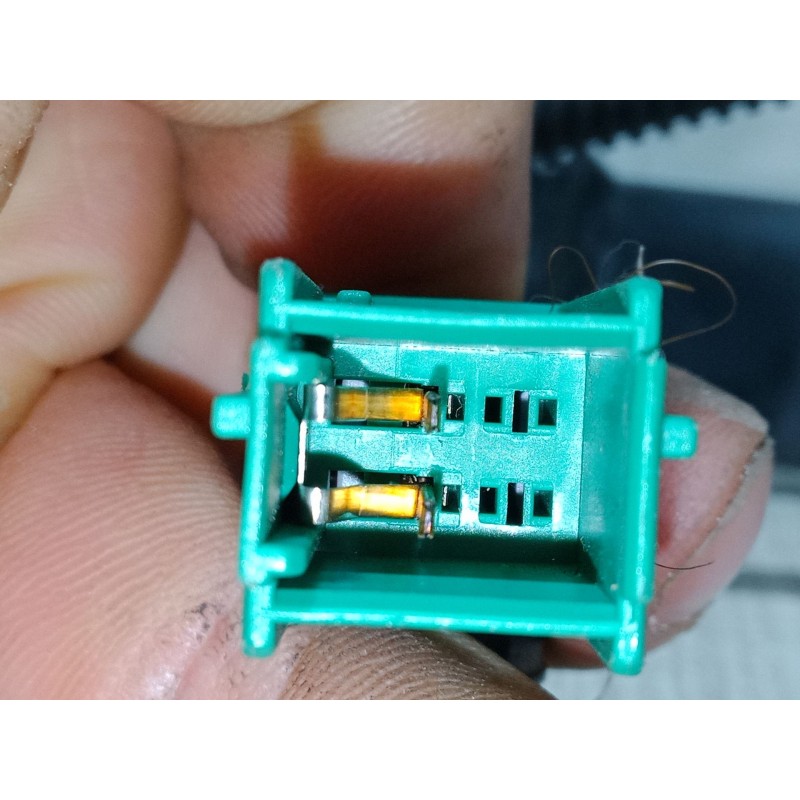 Recambio de anclaje con pretensor delantero izquierdo para opel combo tour 1.3 cdti 16v referencia OEM IAM   