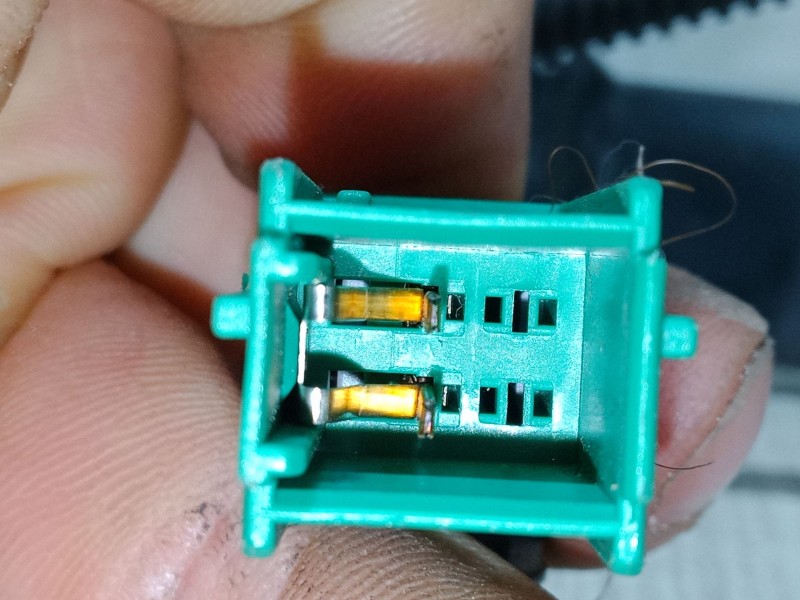 Recambio de anclaje con pretensor delantero izquierdo para opel combo tour 1.3 cdti 16v referencia OEM IAM   