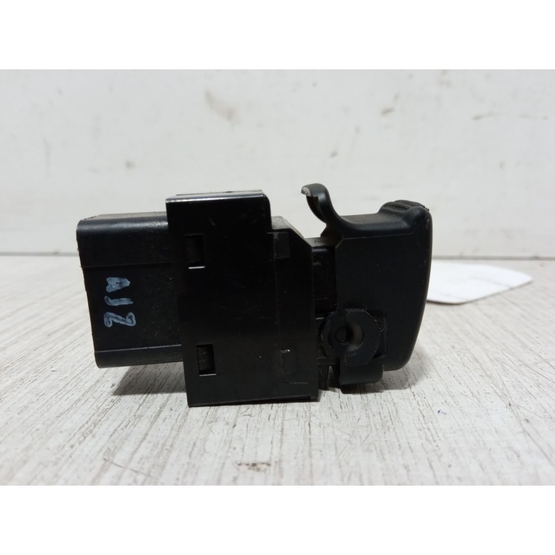 Recambio de mando elevalunas delantero derecho para kia carens ii monospace (fj) 2.0 crdi referencia OEM IAM   