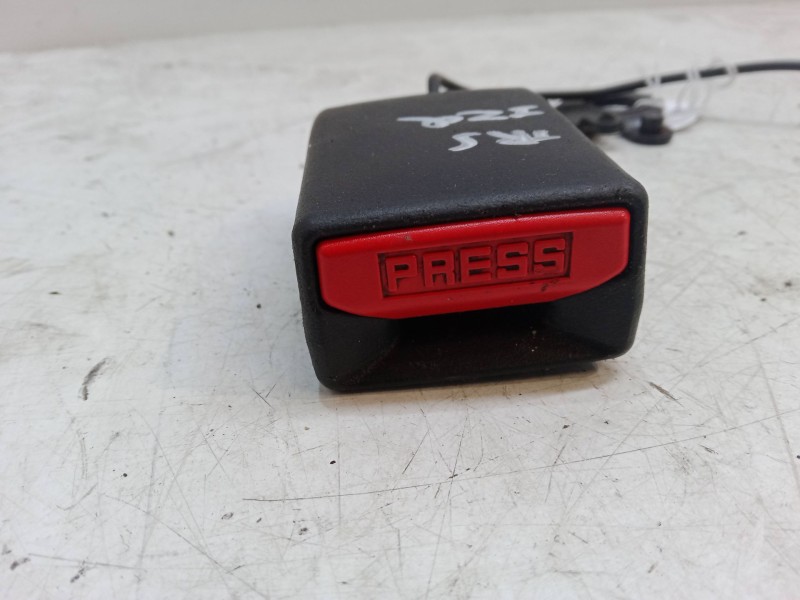 Recambio de anclaje cinturon trasero izquierdo para citroën c4 grand picasso ii (da_, de_) 2.0 bluehdi 150 referencia OEM IAM   