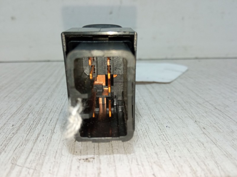 Recambio de mando elevalunas delantero derecho para kia carens ii monospace (fj) 2.0 crdi referencia OEM IAM   