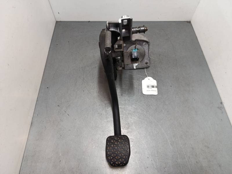 PEDAL EMBRAGUE 