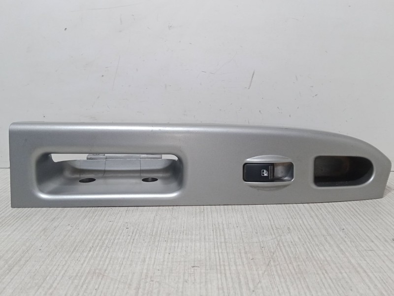 Recambio de mando elevalunas trasero derecho para kia carens ii monospace (fj) 2.0 crdi referencia OEM IAM   