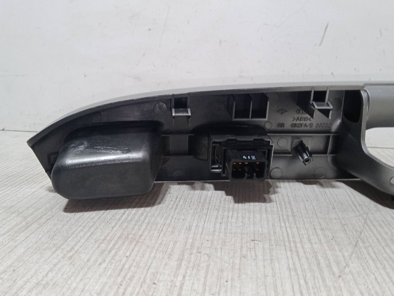 Recambio de mando elevalunas trasero derecho para kia carens ii monospace (fj) 2.0 crdi referencia OEM IAM   