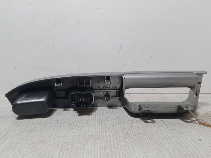 Recambio de mando elevalunas trasero derecho para kia carens ii monospace (fj) 2.0 crdi referencia OEM IAM   