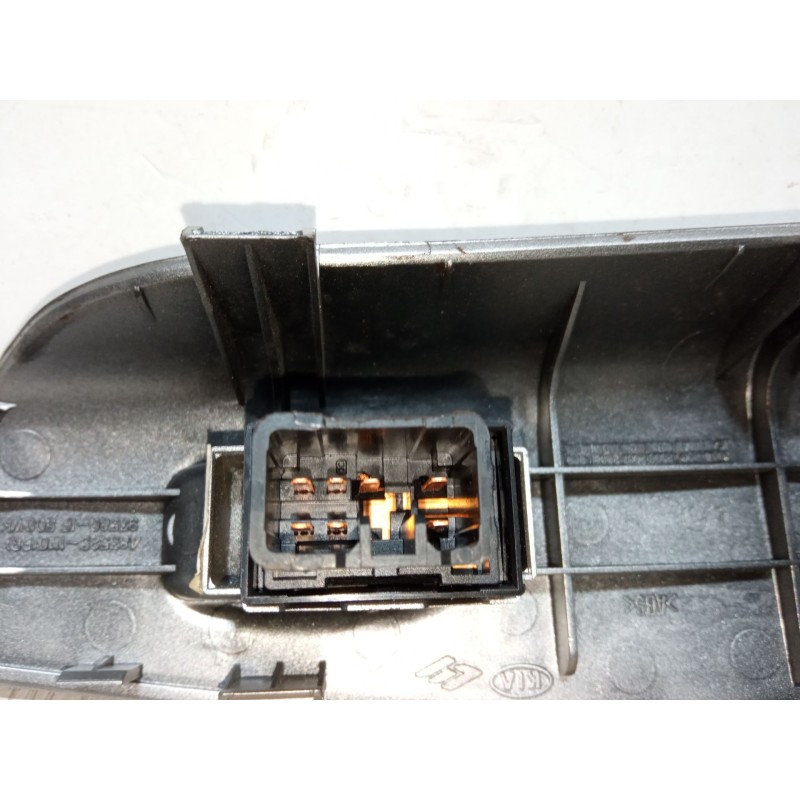 Recambio de mando elevalunas trasero derecho para kia sportage ii (je_, km_) 2.0 crdi referencia OEM IAM 483525-1110RR  