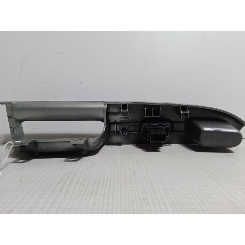 Recambio de mando elevalunas trasero izquierdo para kia carens ii monospace (fj) 2.0 crdi referencia OEM IAM   