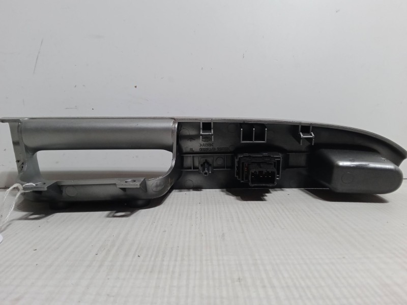 Recambio de mando elevalunas trasero izquierdo para kia carens ii monospace (fj) 2.0 crdi referencia OEM IAM   