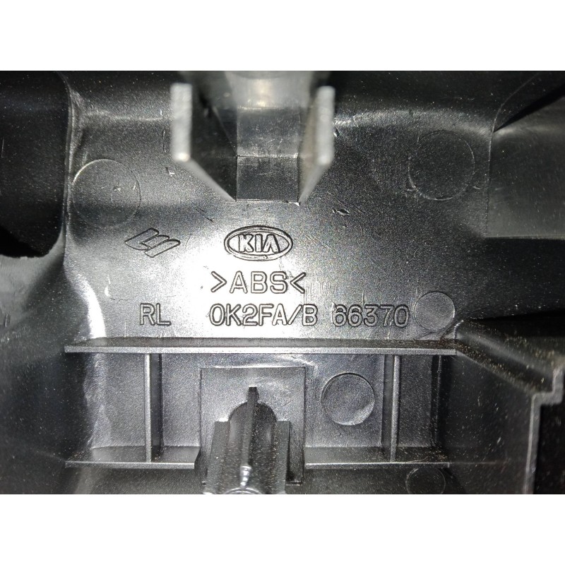 Recambio de mando elevalunas trasero izquierdo para kia carens ii monospace (fj) 2.0 crdi referencia OEM IAM   