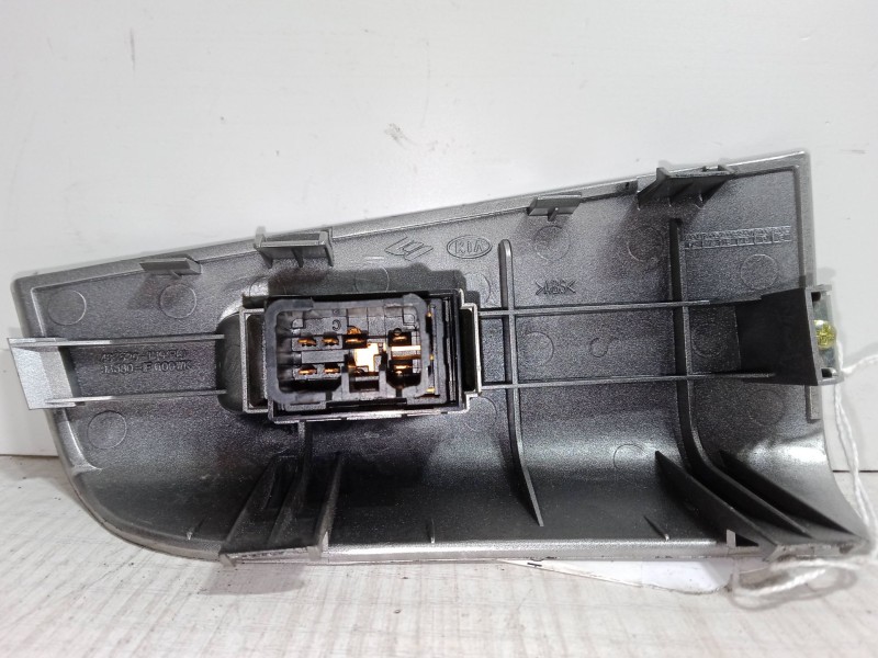 Recambio de mando elevalunas trasero izquierdo para kia sportage ii (je_, km_) 2.0 crdi referencia OEM IAM   