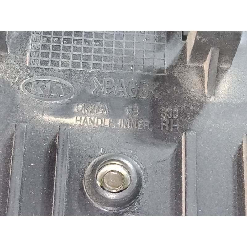 Recambio de maneta interior puerta delantera derecha para kia carens ii monospace (fj) 2.0 crdi referencia OEM IAM OK2FA58330  