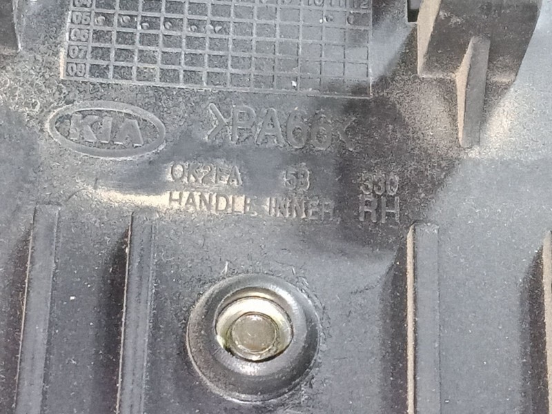 Recambio de maneta interior puerta delantera derecha para kia carens ii monospace (fj) 2.0 crdi referencia OEM IAM OK2FA58330  