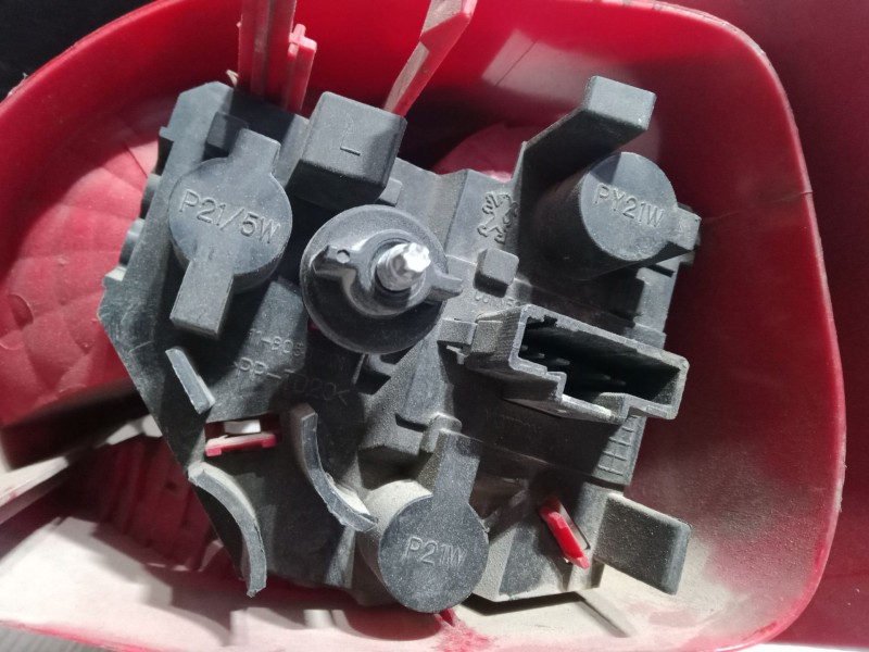 Recambio de piloto trasero izquierdo para peugeot 206 hatchback (2a/c) 1.4 hdi eco 70 referencia OEM IAM   