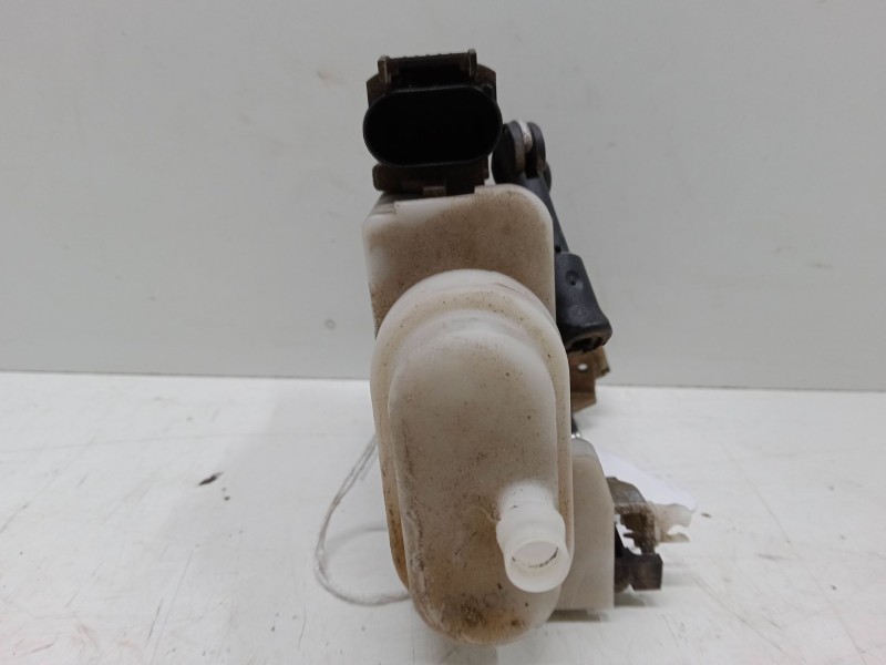 Recambio de cerradura puerta delantera izquierda para audi a4 b5 avant (8d5) 1.9 tdi referencia OEM IAM    Recambio de cerradura puerta delantera izquierda para audi a4 b5 avant (8d5) 1.9 tdi referencia OEM IAM