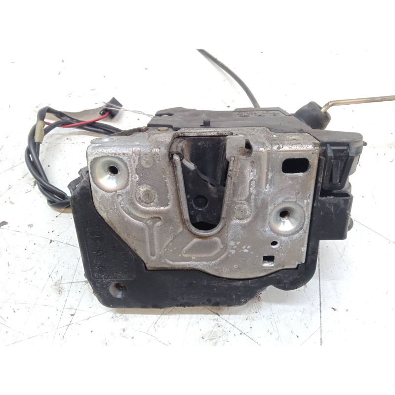 Recambio de cerradura puerta delantera derecha para mercedes-benz clase c (w203) c 220 cdi (203.006) referencia OEM IAM 00413811
