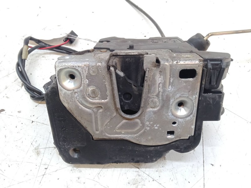 Recambio de cerradura puerta delantera derecha para mercedes-benz clase c (w203) c 220 cdi (203.006) referencia OEM IAM 00413811