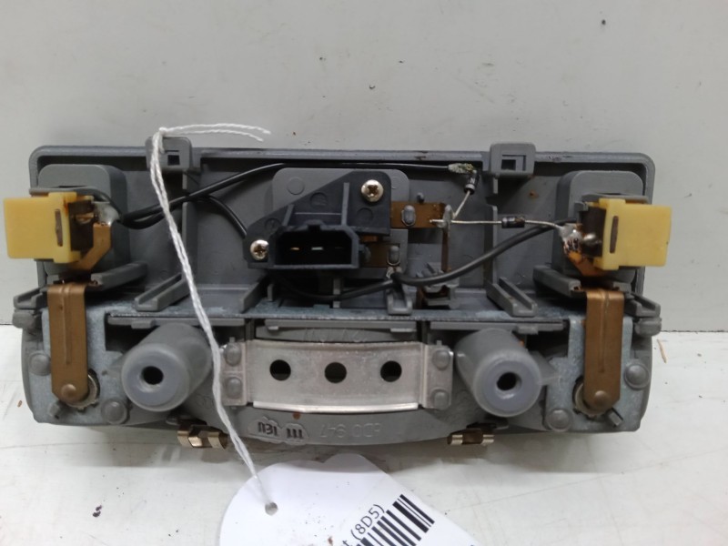 Recambio de luz interior delantera para audi a4 b5 avant (8d5) 1.9 tdi referencia OEM IAM    Recambio de luz interior delantera para audi a4 b5 avant (8d5) 1.9 tdi referencia OEM IAM