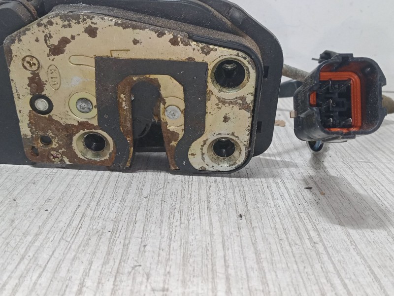 Recambio de cerradura puerta delantera izquierda para kia carens ii monospace (fj) 2.0 crdi referencia OEM IAM   