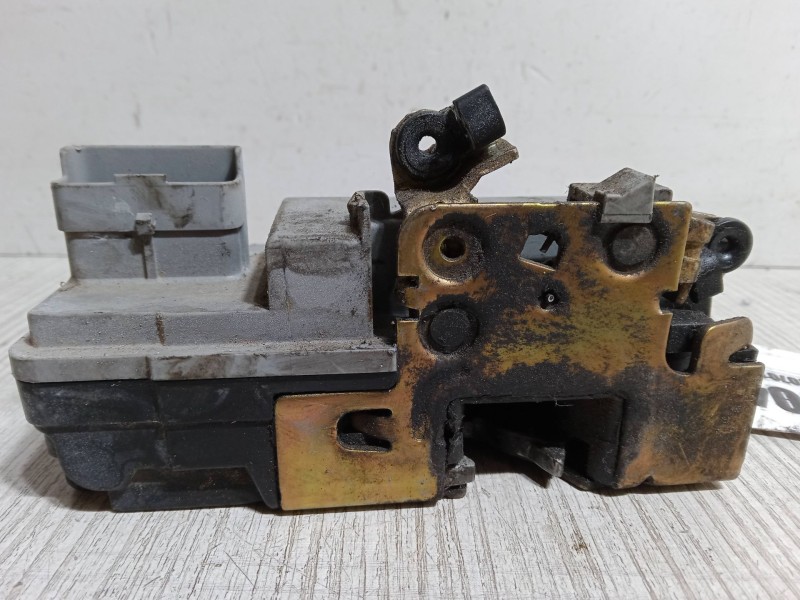 Recambio de cerradura puerta delantera izquierda para peugeot 206 hatchback (2a/c) 1.9 d referencia OEM IAM   