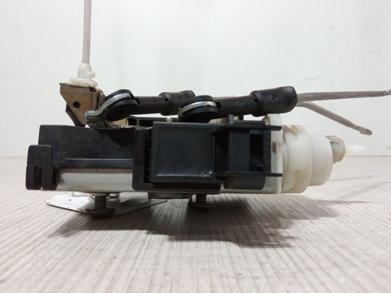 Recambio de cerradura puerta delantera izquierda para audi a4 b5 (8d2) 1.8 t referencia OEM IAM 8D1837015F  