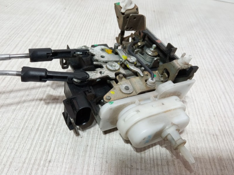 Recambio de cerradura puerta delantera izquierda para audi a4 b5 (8d2) 1.8 t referencia OEM IAM 8D1837015F  