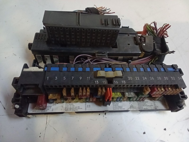 Recambio de caja reles / fusibles para bmw 3 compact (e46) 320 td referencia OEM IAM 18500000001  MR20030821