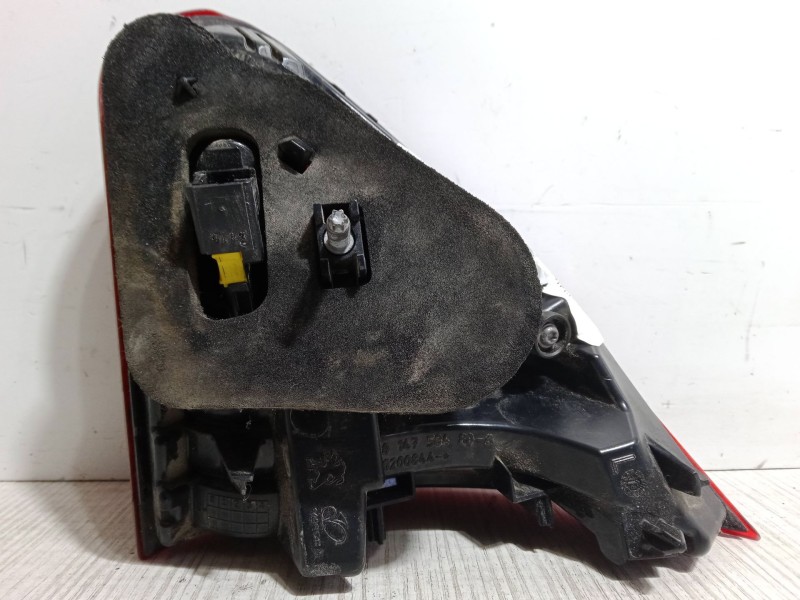 Recambio de piloto trasero porton izquierdo para peugeot 2008 i (cu_) 1.6 bluehdi 100 referencia OEM IAM 9814758480  