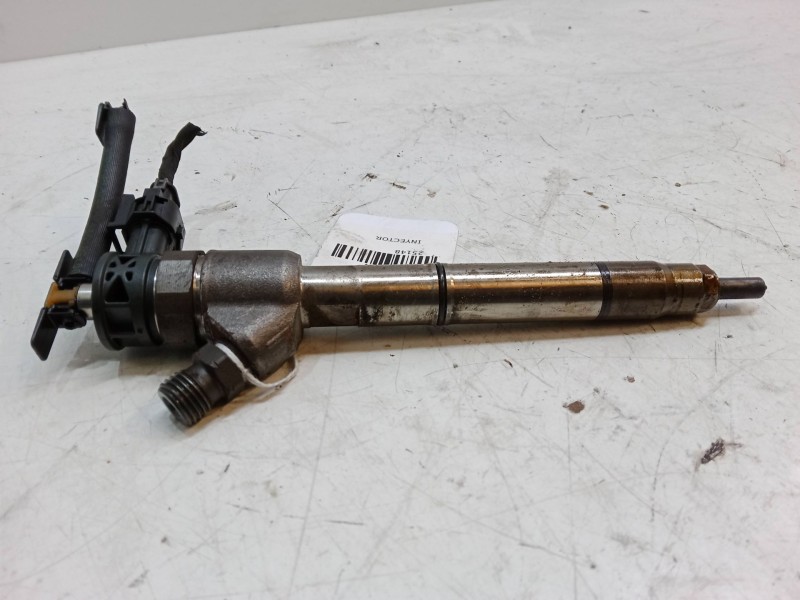 Recambio de inyector para kia carens iv 1.7 crdi referencia OEM IAM   