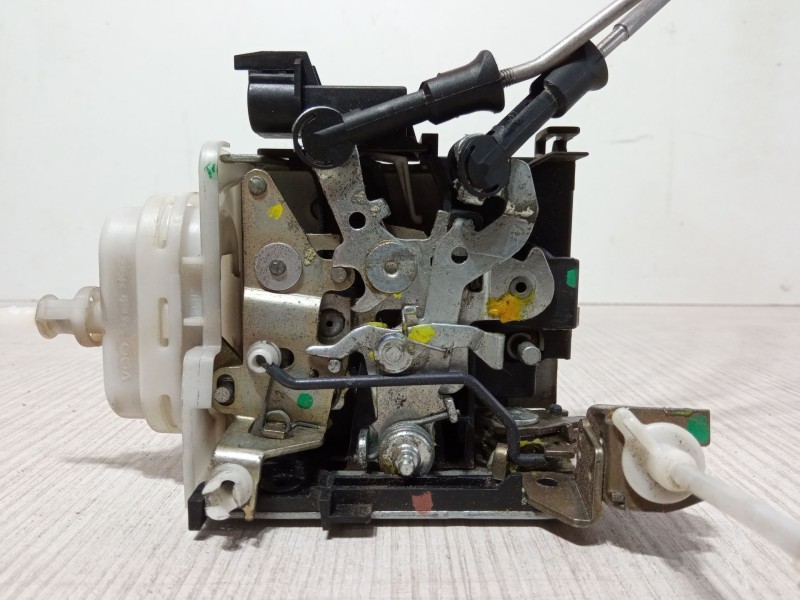 Recambio de cerradura puerta delantera izquierda para audi a4 b5 (8d2) 1.8 t referencia OEM IAM 8D1837015F  