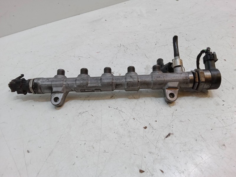 Recambio de rampa inyectora para kia carens iv 1.7 crdi referencia OEM IAM 314002A640  0445214351