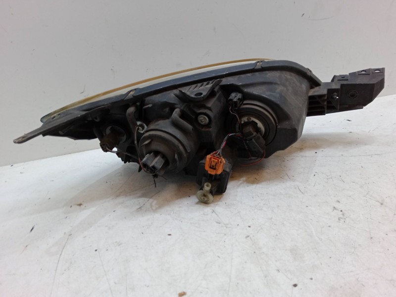 Recambio de faro izquierdo para mazda 3 (bk) 1.6 (bk14) referencia OEM IAM   