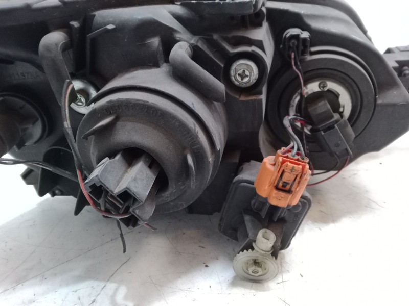 Recambio de faro izquierdo para mazda 3 (bk) 1.6 (bk14) referencia OEM IAM   