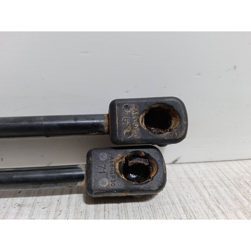 Recambio de amortiguadores malet/porton para kia carens ii monospace (fj) 2.0 crdi referencia OEM IAM    Recambio de amortiguadores malet/porton para kia carens ii monospace (fj) 2.0 crdi referencia OEM IAM