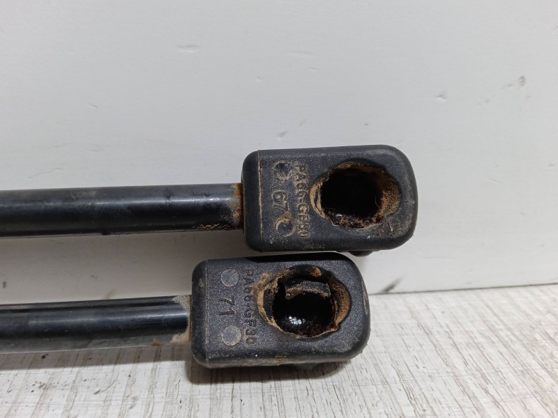 Recambio de amortiguadores malet/porton para kia carens ii monospace (fj) 2.0 crdi referencia OEM IAM    Recambio de amortiguadores malet/porton para kia carens ii monospace (fj) 2.0 crdi referencia OEM IAM