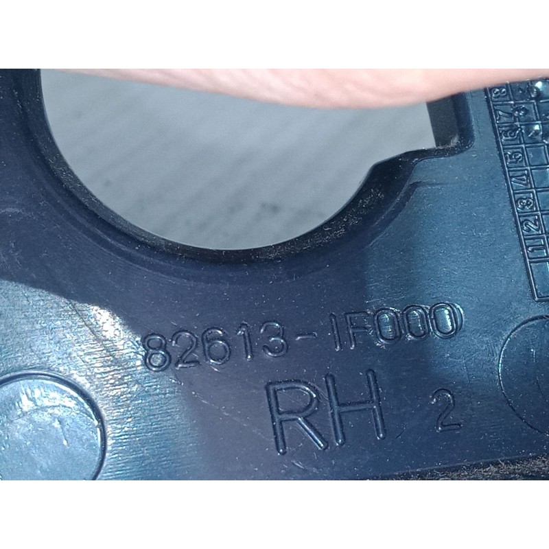 Recambio de maneta interior puerta delantera derecha para kia sportage ii (je_, km_) 2.0 crdi referencia OEM IAM 82616-IF000  