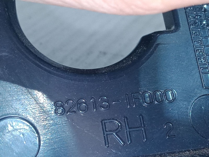 Recambio de maneta interior puerta delantera derecha para kia sportage ii (je_, km_) 2.0 crdi referencia OEM IAM 82616-IF000  