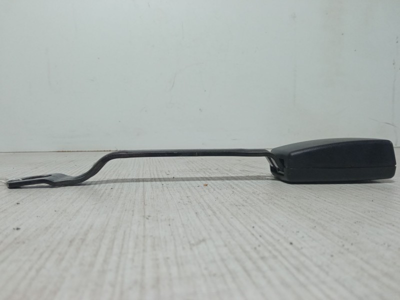 Recambio de anclaje cinturon delantero derecho para audi a4 b5 (8d2) 1.8 t referencia OEM IAM 8D0857755B  