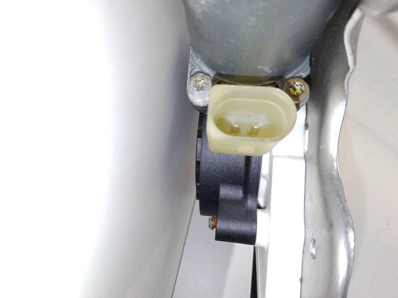 Recambio de elevalunas electrico delantero izquierdo para land rover range rover i 4.3 vogue lse 4x4 referencia OEM IAM    Recambio de elevalunas electrico delantero izquierdo para land rover range rover i 4.3 vogue lse 4x4 referencia OEM IAM