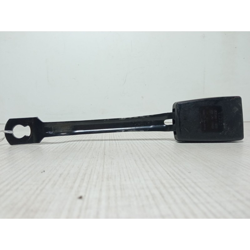 Recambio de anclaje cinturon delantero izquierdo para audi a4 b5 (8d2) 1.8 t referencia OEM IAM 8D0857755B  