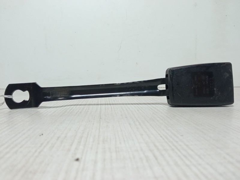 Recambio de anclaje cinturon delantero izquierdo para audi a4 b5 (8d2) 1.8 t referencia OEM IAM 8D0857755B   Recambio de anclaje cinturon delantero izquierdo para audi a4 b5 (8d2) 1.8 t referencia OEM IAM 8D0857755B