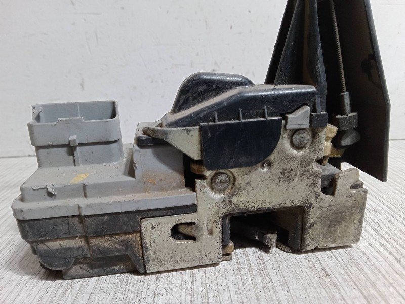 Recambio de cerradura puerta delantera izquierda para peugeot 307 sw (3h) 1.6 hdi 110 referencia OEM IAM    Recambio de cerradura puerta delantera izquierda para peugeot 307 sw (3h) 1.6 hdi 110 referencia OEM IAM