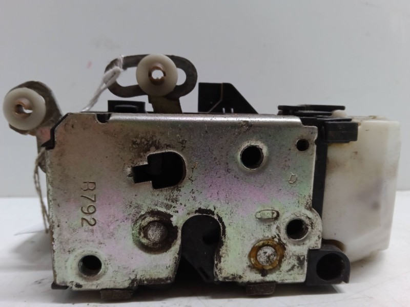 Recambio de cerradura puerta delantera derecha para alfa romeo 147 (937_) 1.9 jtd (937.axd1a, 937.bxd1a) referencia OEM IAM   