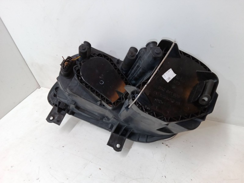 Recambio de faro derecho para kia carens ii monospace (fj) 2.0 crdi referencia OEM IAM   