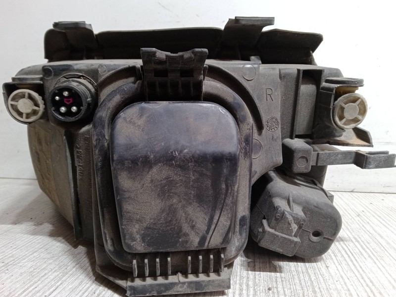 Recambio de faro derecho para audi a4 b5 (8d2) 1.8 t referencia OEM IAM   